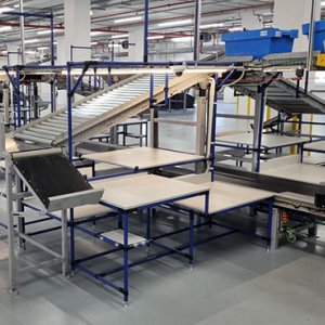 Der Materialtransfer erfolgt häufig per Hand